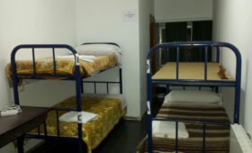 albergue provisional refugio temporal para quienes lo necesitan