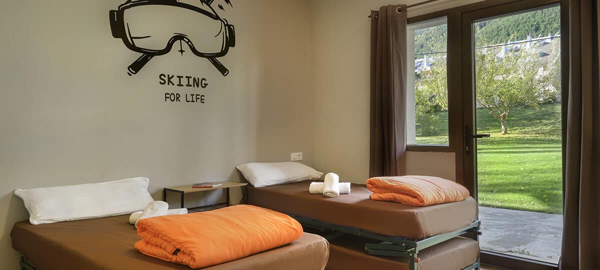 albergue villanua pirineo aragones edificio collaradeta