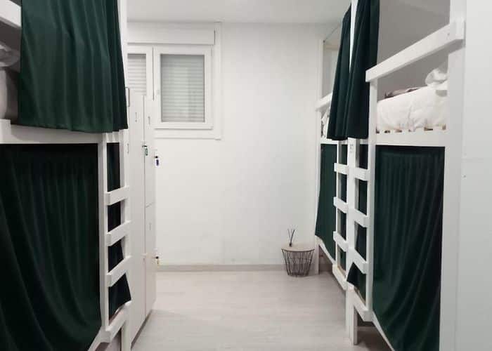 albergues con duchas y vestuarios descansa y refrescate