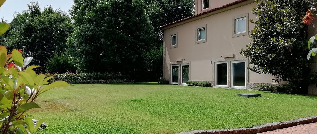 aveleda village