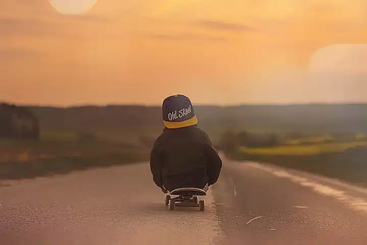¿Cómo se identifica el camino en el terreno?