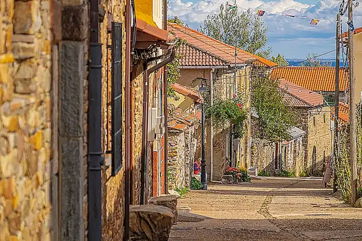 ¿Hay tiendas de souvenirs en todos los pueblos del Camino de Santiago?