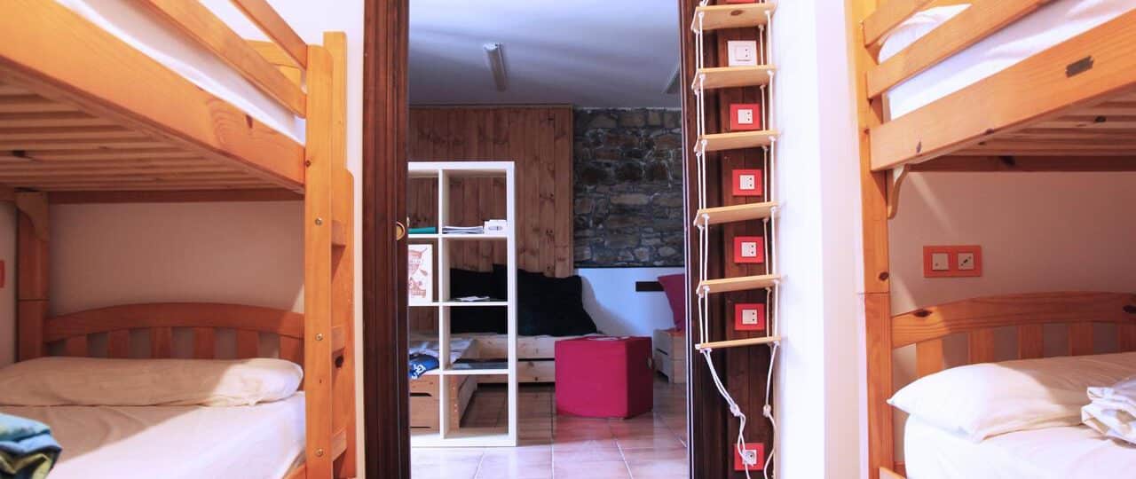 hostal aurrera