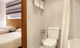 hostal bezana hostales en burgos