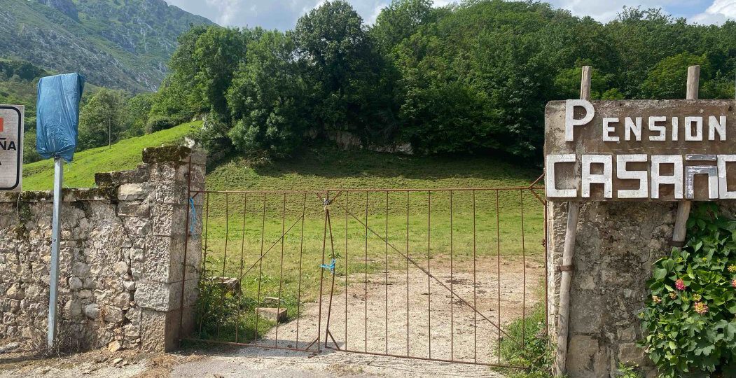 hostal casano y taxi en cabrales
