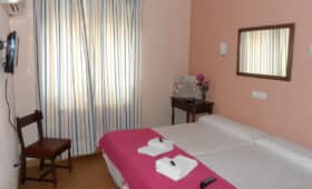 hostal hernan cortes