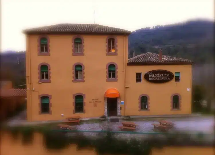 hotel rural antic balneari de rocallaura