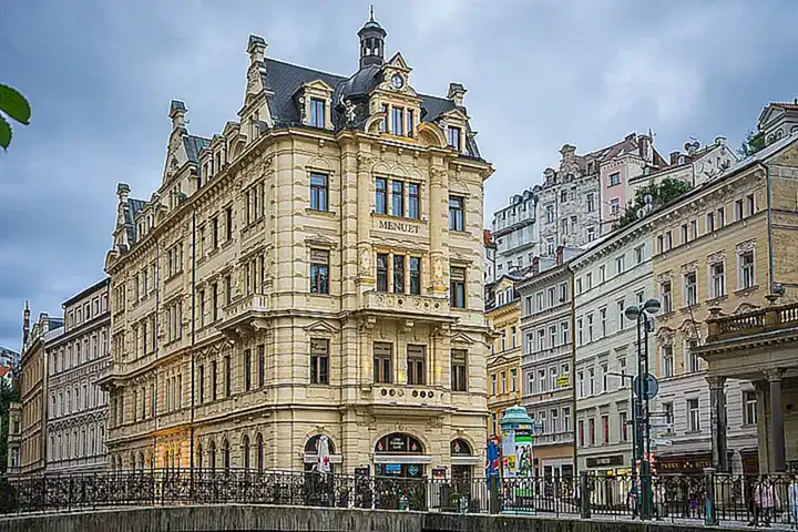 Los precios de las habitaciones privadas varían según el albergue y la temporada