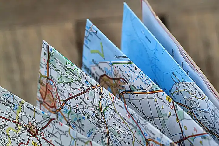 Preparar un itinerario detallado con información sobre las rutas alternativas