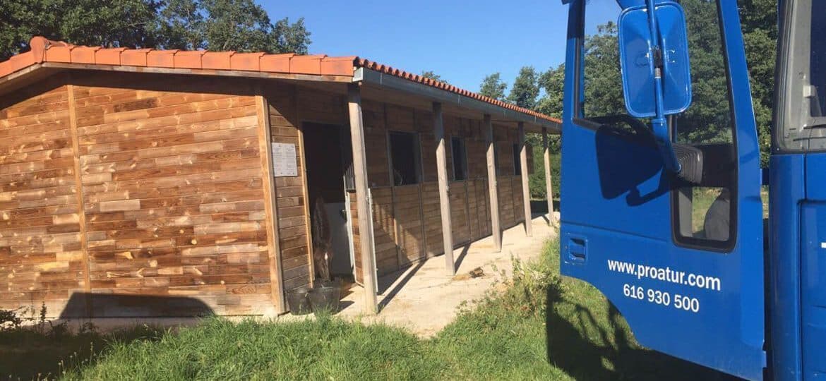 reserva de albergue para peregrinos a caballo en el camino de santiago