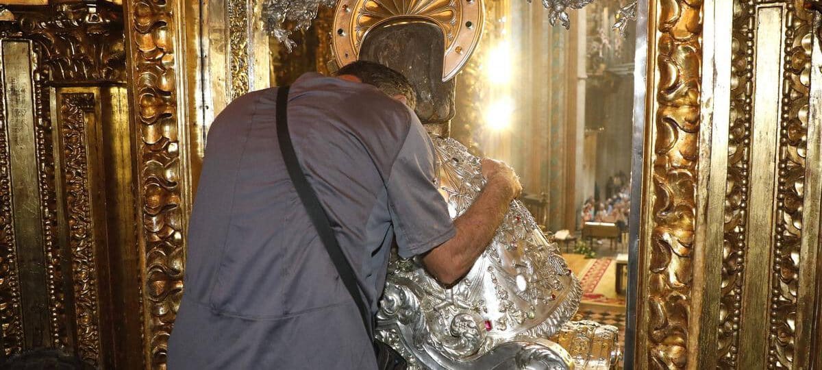 rituales del peregrino al llegar a santiago descubre las tradiciones